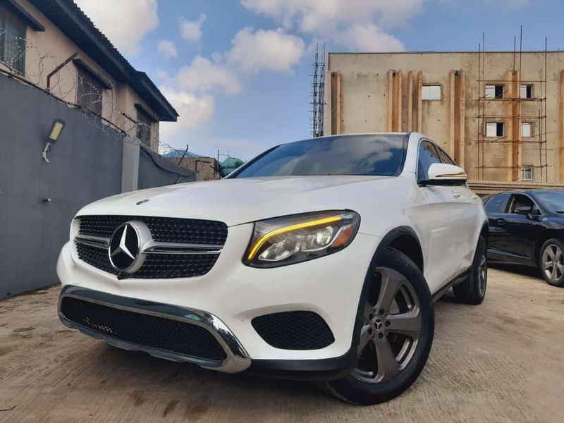 Thumbnail 2 of 2019 Mercedes-Benz GLC-Class